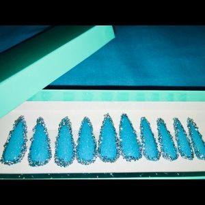 Press on nails